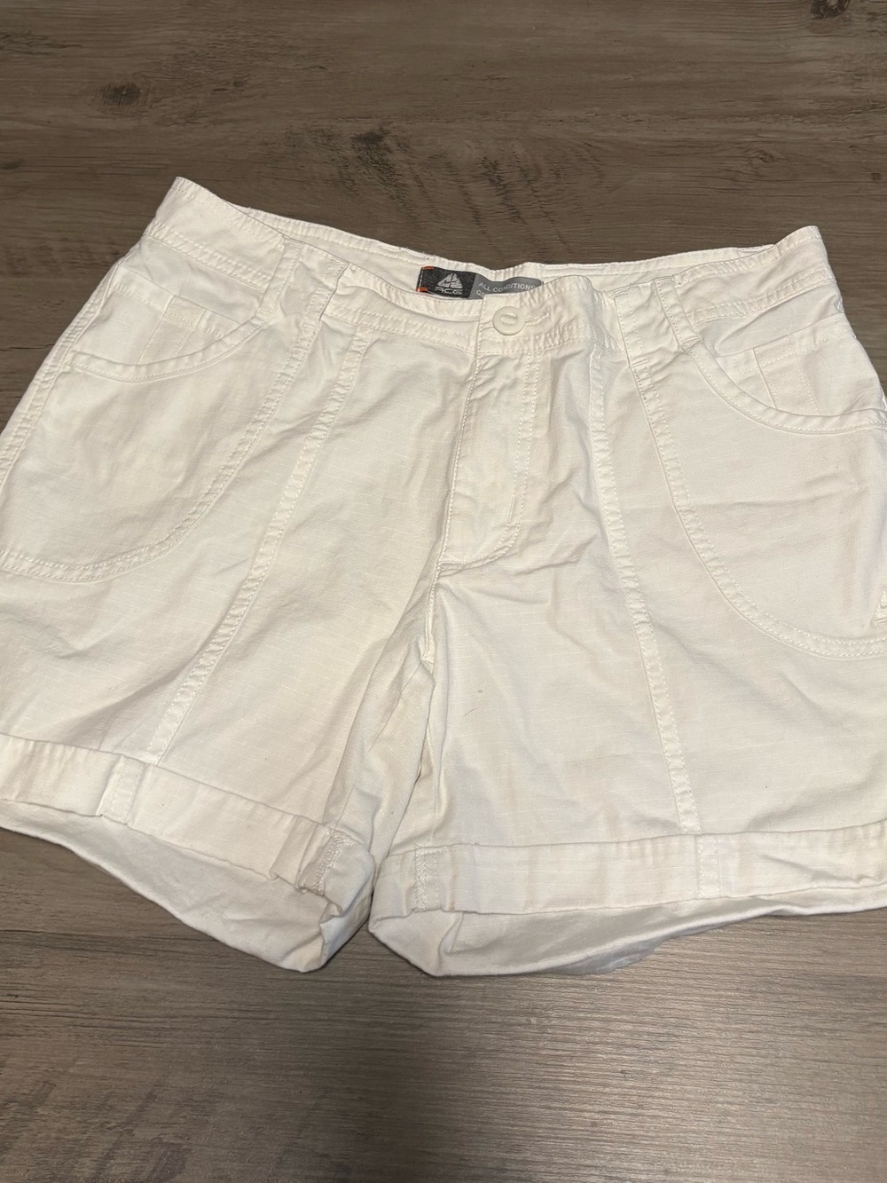 Nike White Women's Casual Cotton-Blend Shorts size 8